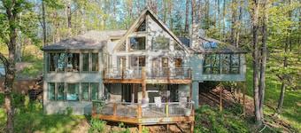 Little Bear: 4br/ 4ba, mountain & valley view. Pet friendly!