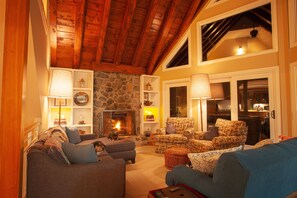 スマートテレビ、暖炉、テレビゲーム、書庫