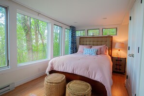 4 sovrum, skrivbord, resesäng och wi-fi