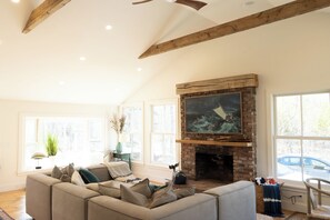 Smart TV, fireplace, stereo, printers - Katama Retreat W Pickle ball Court (Edgartown)