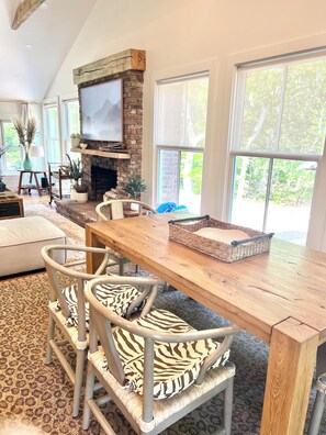 Dining - Katama Retreat W Pickle ball Court (Edgartown)