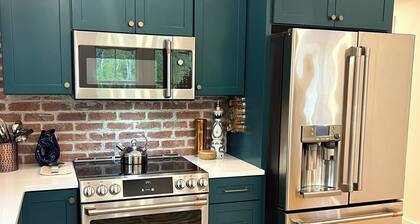 Katama Retreat W Pickle ball Court