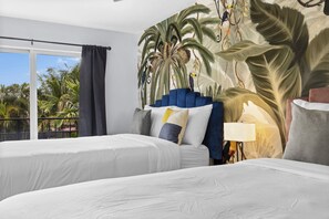 3 habitaciones, escritorio y tabla de planchar con plancha 