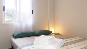 3 slaapkamers, een bureau, een strijkplank/strijkijzer, wifi