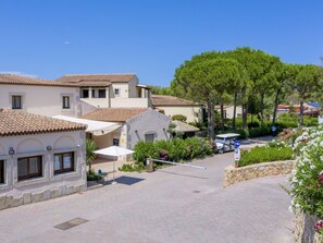 Exterior - Lovely apartment in villa for 4 guests with hot tub, A/C, WIFI, TV and terrace (Arzachena)