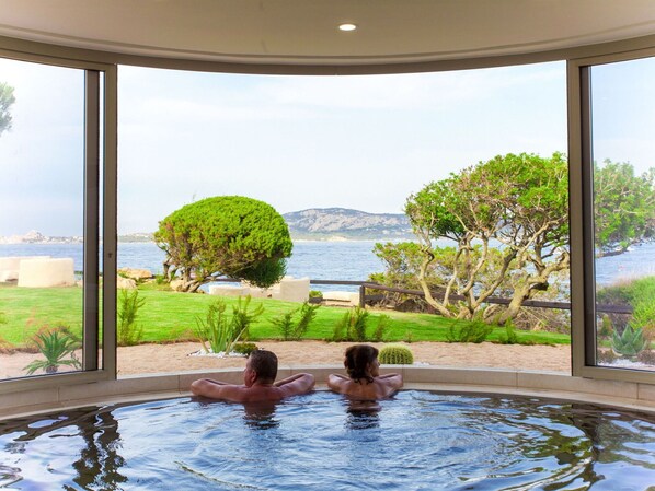 Pool - Lovely apartment in villa for 6 guests with hot tub, WIFI, A/C, terrace and pets allowed (Arzachena)