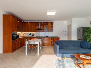 Interior - Beautiful apartment for 4 people with WIFI, A/C, TV, terrace and pets allowed (Aurogna)