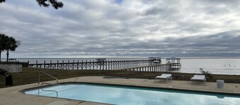 Beautiful Bay House located on Mobile Bay. 15 minutes to Dauphin Island Beaches