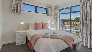 3 bedrooms, iron/ironing board, free WiFi, bed sheets