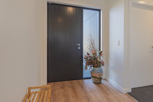 The Shepherds Retreat - Modern Comfort in a Sunlit Haven in Richmond