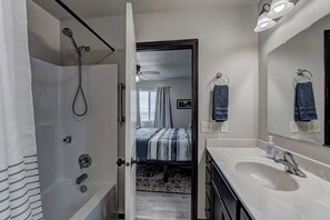 Hair dryer - Mini-Rushmore, Lots of Street Parking! (Rapid City)