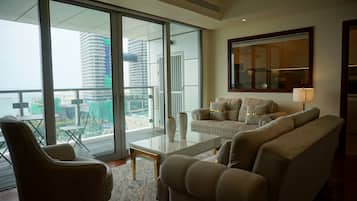 Apartemen Comfort | Area keluarga | TV layar datar