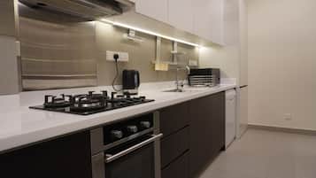 Comfort Apartment | Private kitchenette | Fridge, microwave, dishwasher, rice cooker