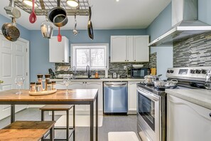 ثلاجة، ميكروويف، فرن، موقد طهي مسطح