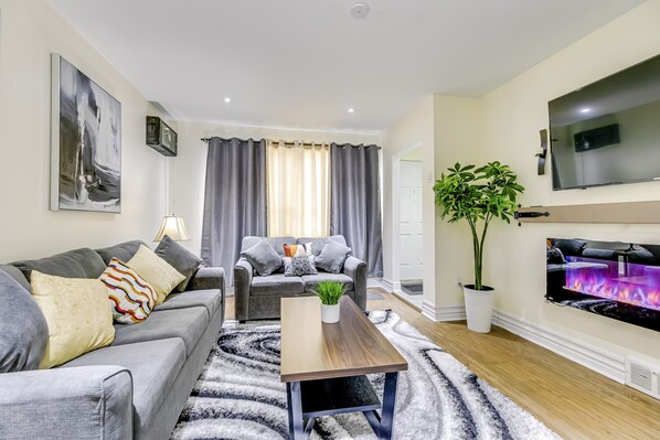 تلفزيون ذكي، مدفأة، كُتُب