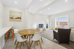 Dining - Balmoral Daydream - less than 100m walk to Balmoral Beach (Mosman)