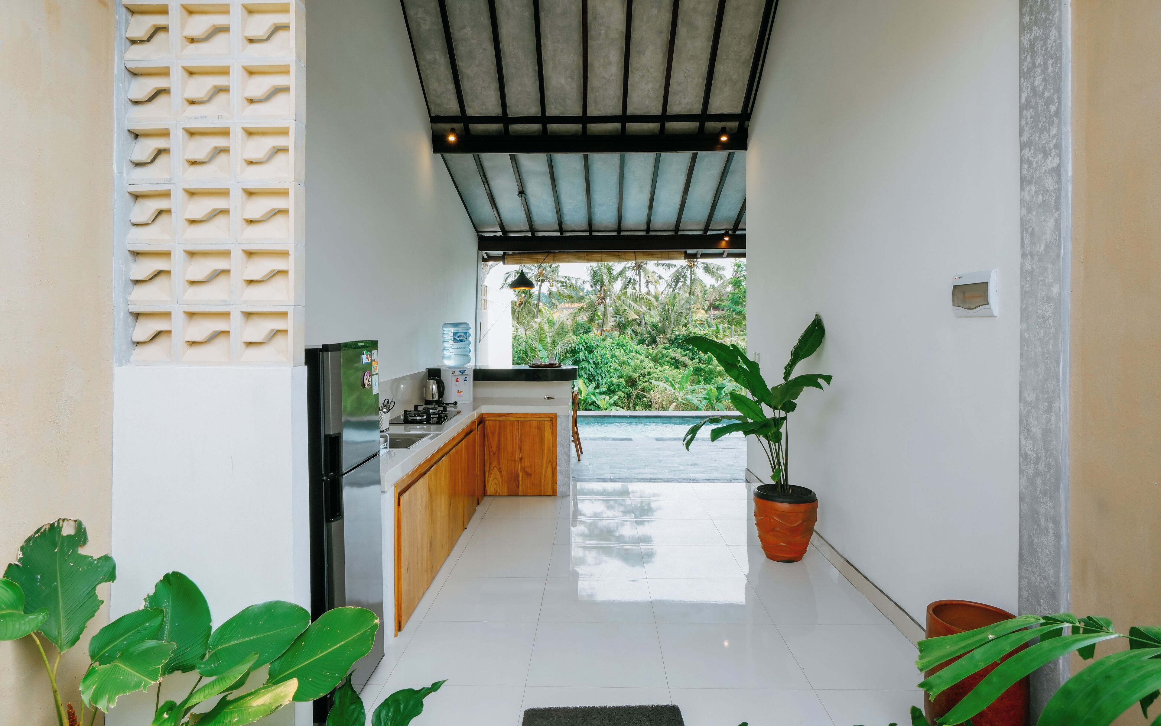 经典别墅, 1 张特大床, 厨房, 泳池景观 | 私人厨房 | 炉灶、电热水壶、搅拌机、厨具/餐具