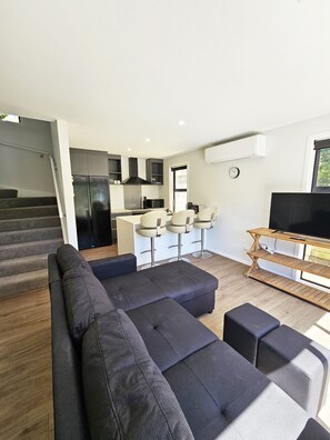 Living area - NEW 3 Bedroom and Garage Home, City Fringe! (Wellington)