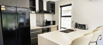 NEW 3 Bedroom and Garage Home, City Fringe! 