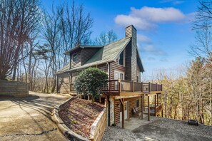 Exterior - Mountain view cabin with game tables, large deck, hot tub, fireplace, & AC (Blue Ridge)