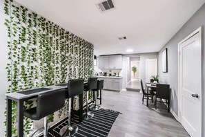 Fridge, microwave, oven, stovetop - Comfy 5BR Home with Hot Tub, 10min from NGR Stadium (Houston)