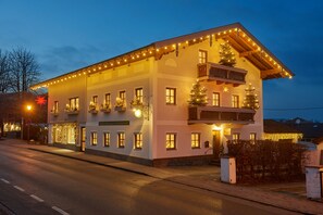 Exterior - Ferienwohnung Spitzstein, ca. 30qm, Balkon (Prien am Chiemsee)