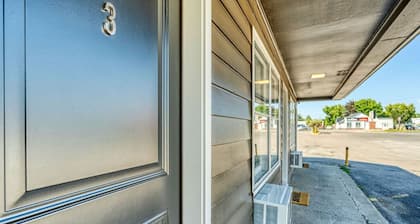 Comfy and Cozy Studio for 2 (101 Spring Creek)