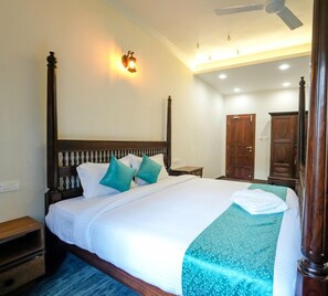 1 quarto, escrivaninha, Wi-Fi de cortesia, roupa de cama