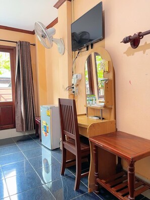 Habitación triple familiar | Zona de estar