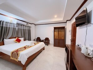 Kamar Double Deluks | Seprai premium, selimut bulu angsa, dan busa memori