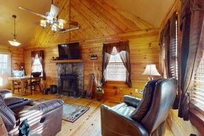 TV, fireplace, DVD player - Dog-friendly classic two-story cabin with private hot tub & firepit (Sautee Nacoochee)