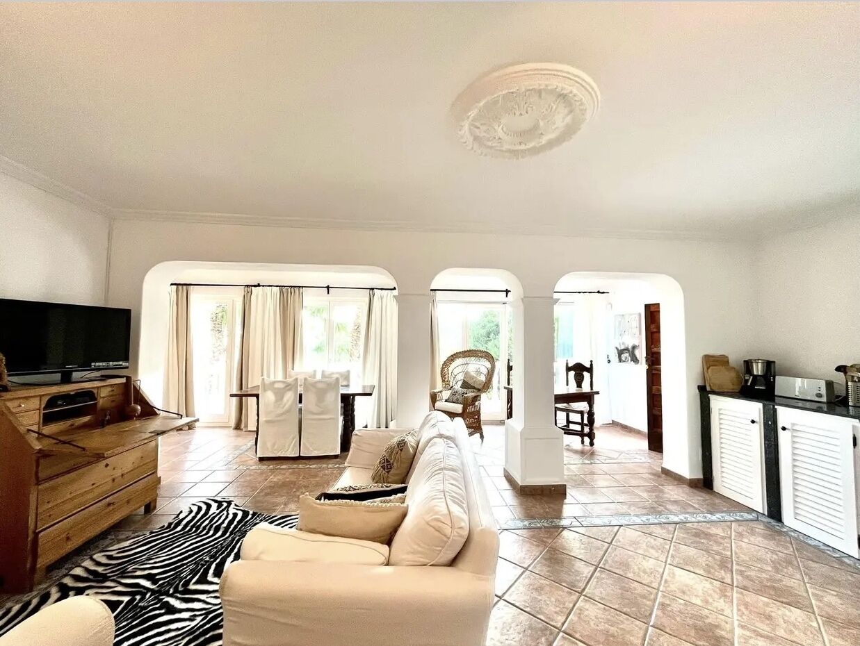Inmitten Eines Mediteranen Gartens, Terrassiert, Befindet Sich Das Appartment - 伊微沙島