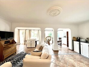 Living area - Inmitten Eines Mediteranen Gartens, Terrassiert, Befindet Sich das Appartment (Santa Eulària des Riu)