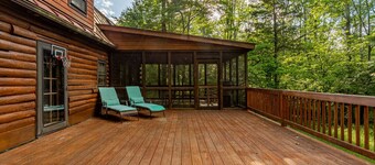 Charming & Cozy Cabin w/ Screened Porch