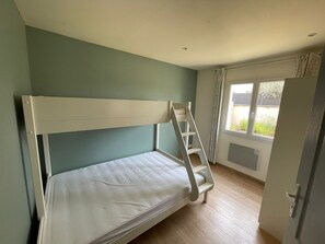 2 soverom, reiseseng for barn, sengetøy og rullestolvennlig