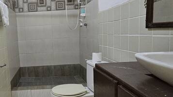 毛巾、肥皂、卫生纸