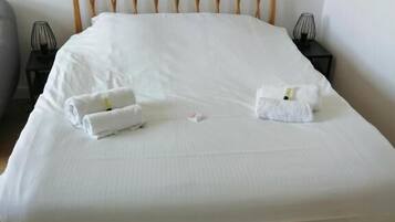 1 chambre, bureau, fer et planche Ă repasser, accĂšs Internet