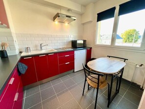 Fridge, microwave, oven, stovetop - Studio Tout Confort Giena-sils (Caen)