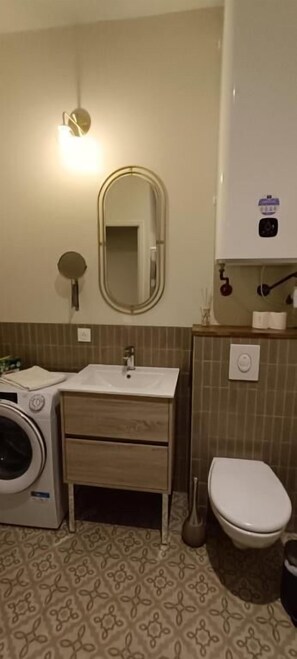 Douche, sèche-cheveux