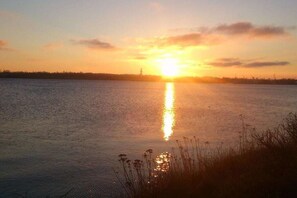 3 slaapkamers, een strijkplank/strijkijzer, reisbedje, gratis wifi