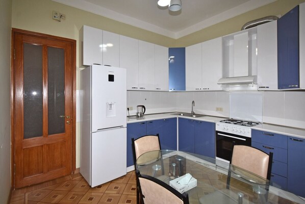 Deluxe-Apartment | Eigene Küche | Kühlschrank, Mikrowelle, Ofen, Herdplatte
