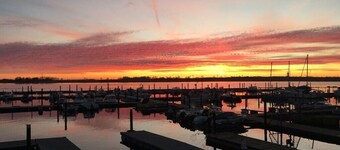 Houseboat Comfortable Vacation Home