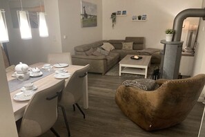 Smart TV, fireplace, video games, DVD player