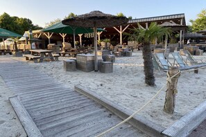 Outdoor dining - Holiday home Ella by the lake (Aurich)