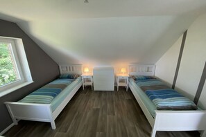 1 chambre, lit de bébé portatif
