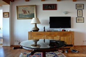 Unclassified image, 4 of 22, button