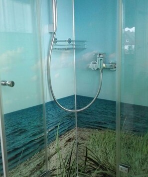 Dusche, Haartrockner, Handtücher