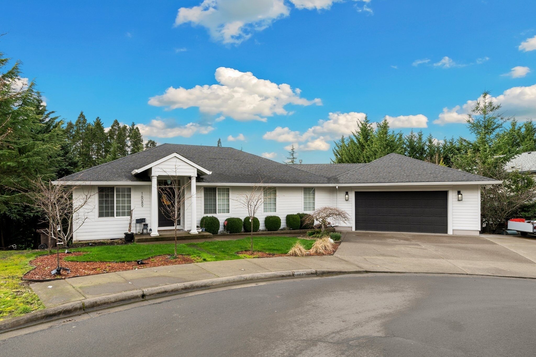 Large peaceful and quiet home next to wine country!