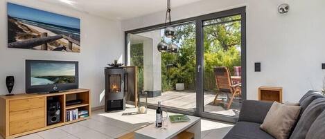 Smart TV, chimenea, reproductor de DVD, estéreo