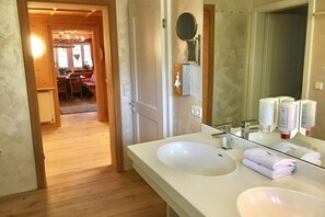 シャワー、タオル